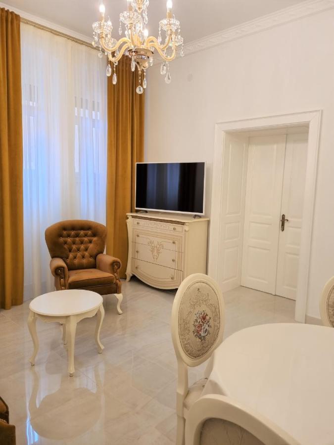 Apartment Elizabeth Pula Exterior photo